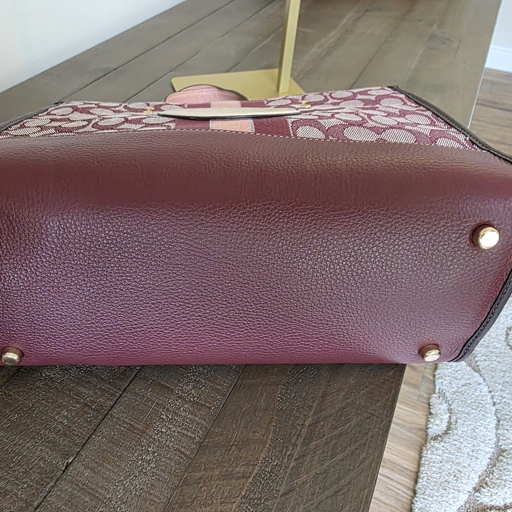Coach Field Tote 22 Wine Multi Signature Jacquard & Leather Tote/Crossbody Bag - Picture 11 of 15